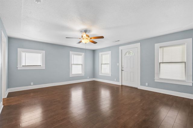 207 W Heard Street, Cleburne, TX 76033