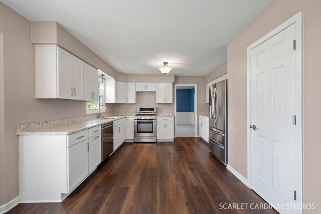 907 Secretariat Drive, Naperville, IL 60540