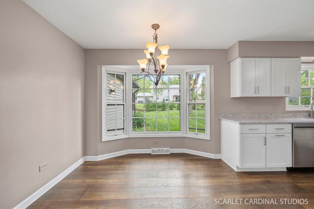 907 Secretariat Drive, Naperville, IL 60540