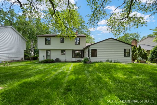 907 Secretariat Drive, Naperville, IL 60540