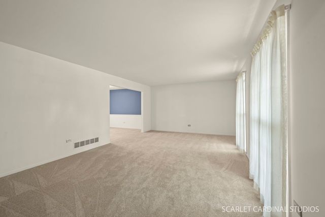 907 Secretariat Drive, Naperville, IL 60540