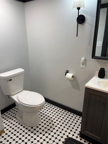 2604 E Avenue NW, Cedar Rapids, IA 52405