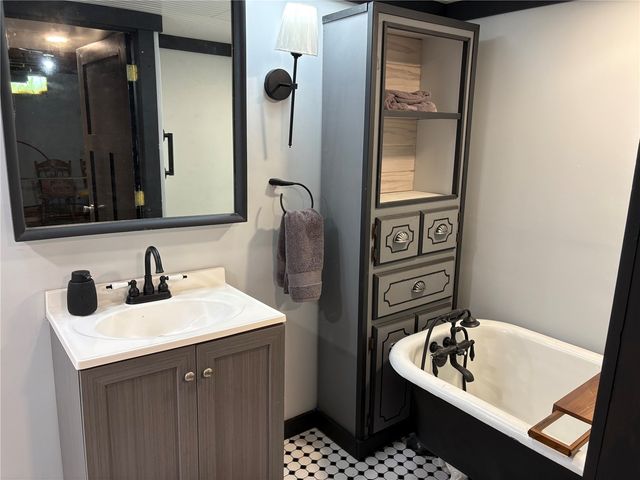 2604 E Avenue NW, Cedar Rapids, IA 52405