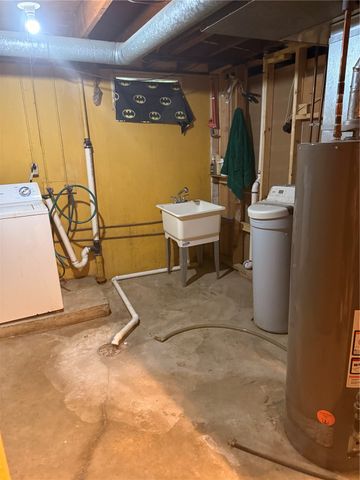2604 E Avenue NW, Cedar Rapids, IA 52405