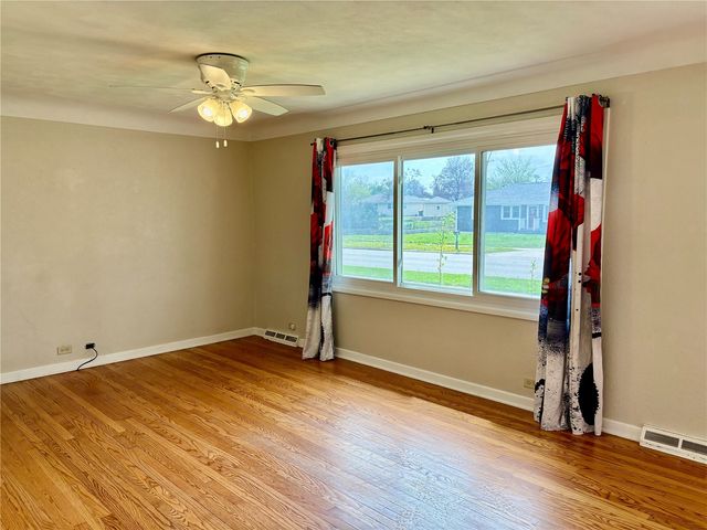 2604 E Avenue NW, Cedar Rapids, IA 52405