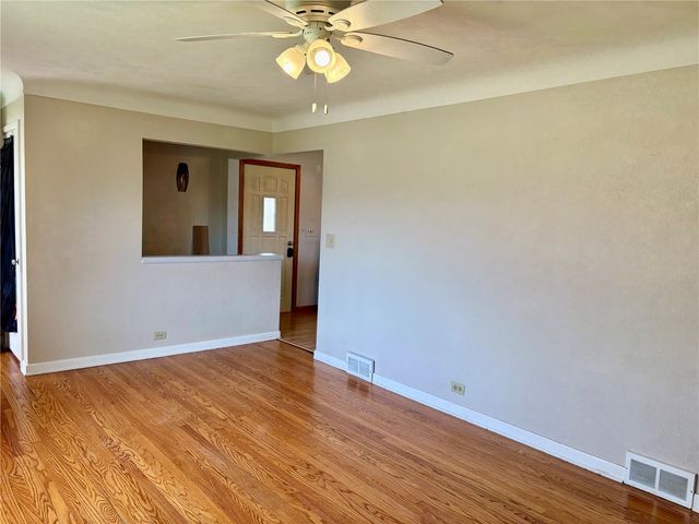 2604 E Avenue NW, Cedar Rapids, IA 52405