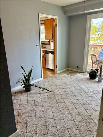 2604 E Avenue NW, Cedar Rapids, IA 52405