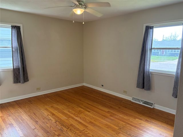 2604 E Avenue NW, Cedar Rapids, IA 52405