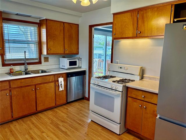 2604 E Avenue NW, Cedar Rapids, IA 52405