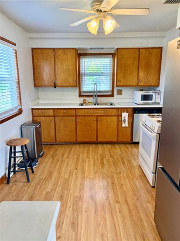 2604 E Avenue NW, Cedar Rapids, IA 52405