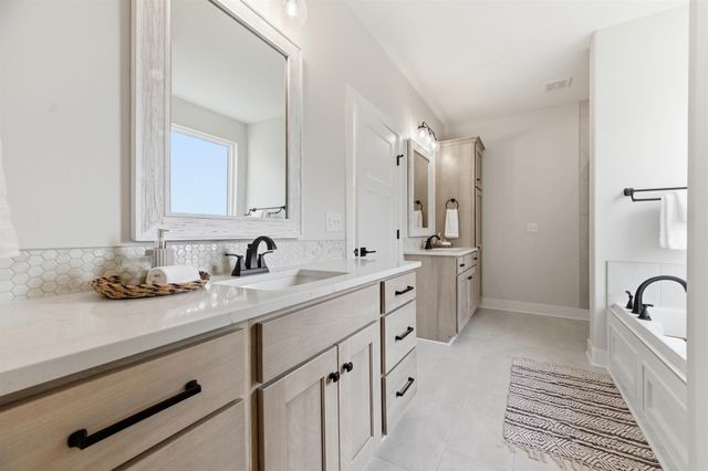 7905 E Turquoise, Bel Aire, KS 67226