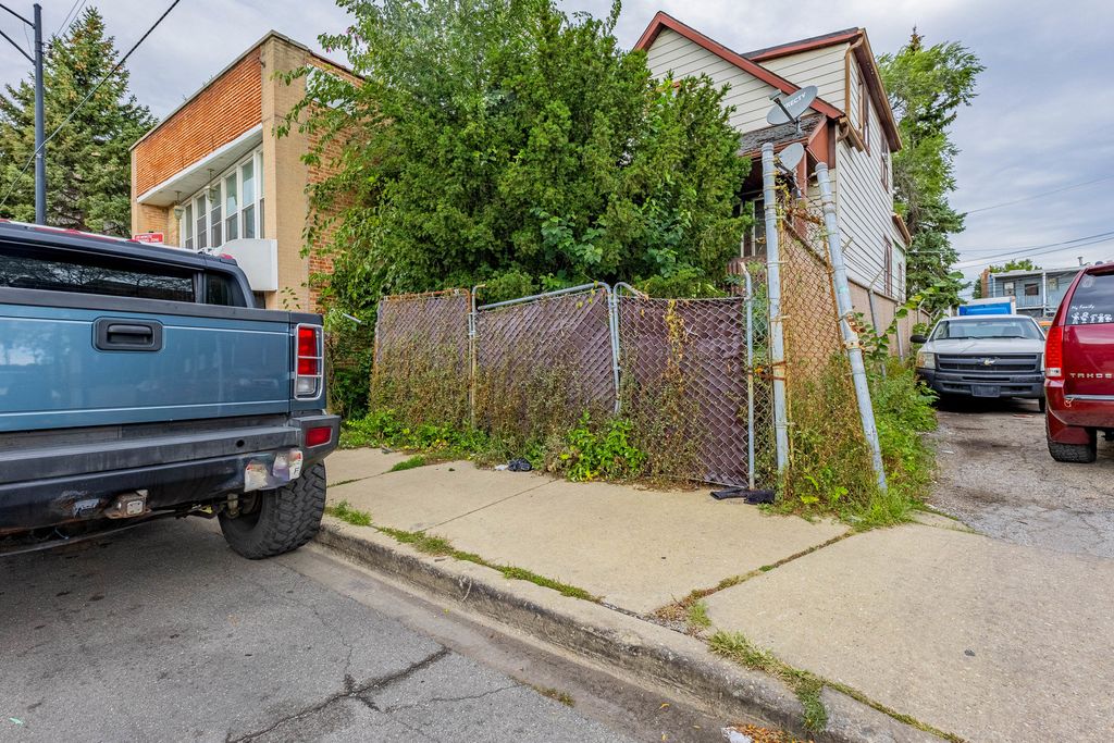 4324 W Division Street, Chicago, IL 60651