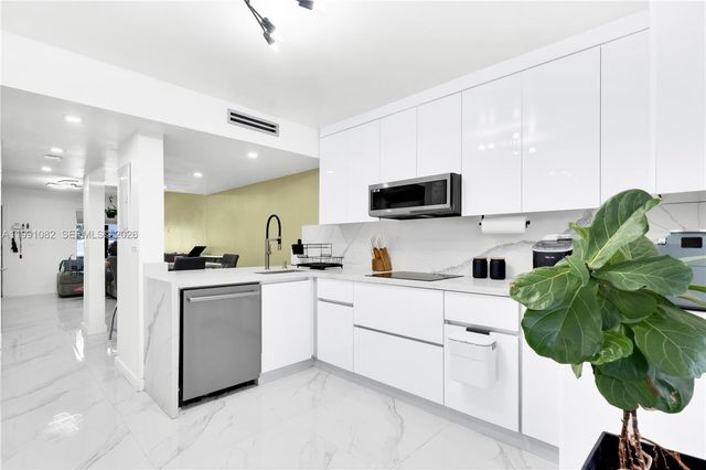 5362 W 24th Ave 117, Hialeah, FL 33016