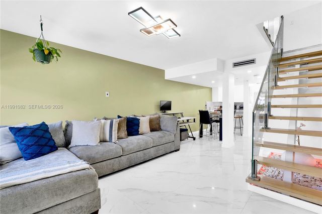 5362 W 24th Ave 117, Hialeah, FL 33016