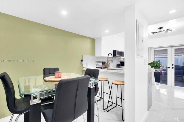 5362 W 24th Ave 117, Hialeah, FL 33016