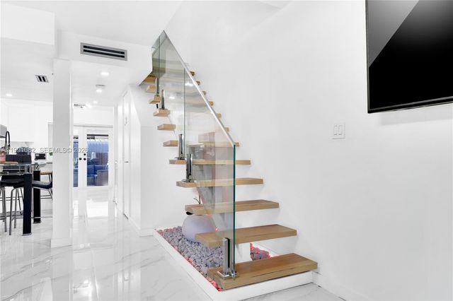 5362 W 24th Ave 117, Hialeah, FL 33016