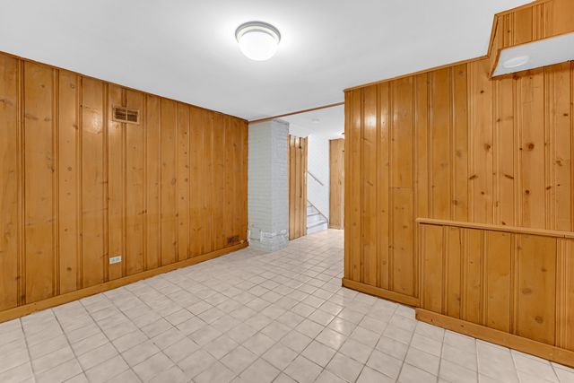 7050 N Keating Avenue, Lincolnwood, IL 60712