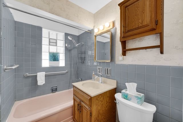 7050 N Keating Avenue, Lincolnwood, IL 60712