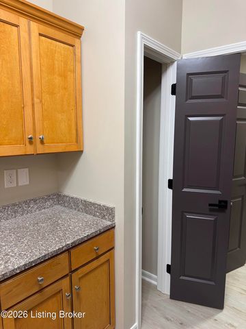 4901 Crossing Spring Way 101, Louisville, KY 40229