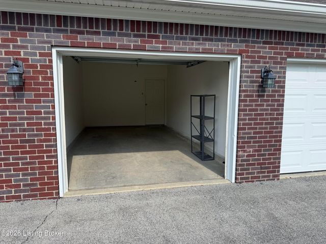 4901 Crossing Spring Way 101, Louisville, KY 40229