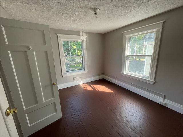 93 Roslyn Street, Rochester, NY 14619