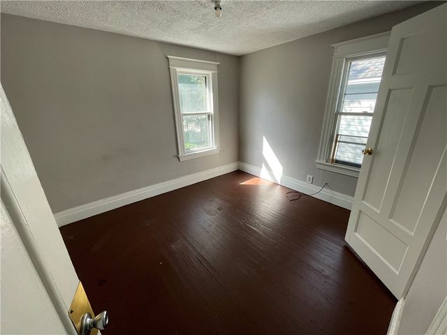 93 Roslyn Street, Rochester, NY 14619