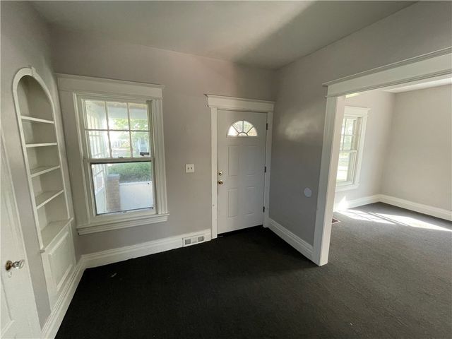 93 Roslyn Street, Rochester, NY 14619