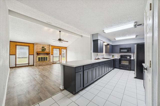 320 Creek Bend Drive, League City, TX 77573