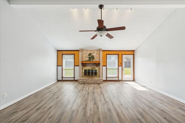 320 Creek Bend Drive, League City, TX 77573