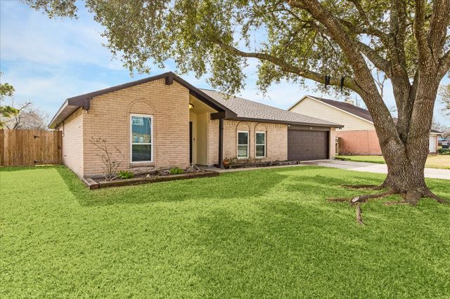 320 Creek Bend Drive, League City, TX 77573
