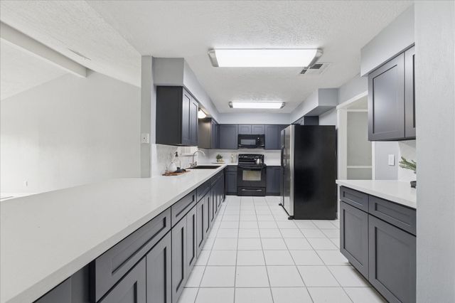 320 Creek Bend Drive, League City, TX 77573