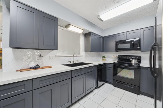 320 Creek Bend Drive, League City, TX 77573