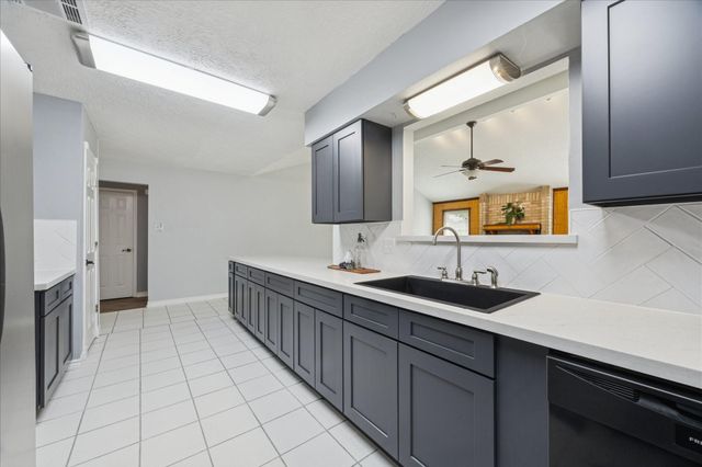 320 Creek Bend Drive, League City, TX 77573