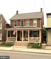 144 E MIDDLE ST, Gettysburg, PA 17325