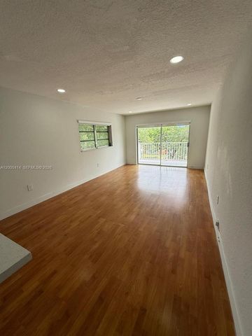12105 NE 11th Pl 306, North Miami, FL 33161