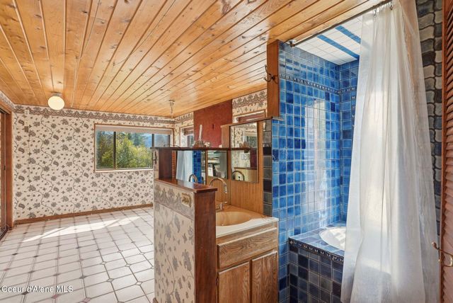 1395 Rolling Thunder Ridge Rd, Sandpoint, ID 83864