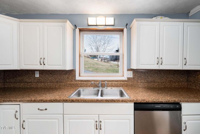 1253 Highway 321, Hampton, TN 37658