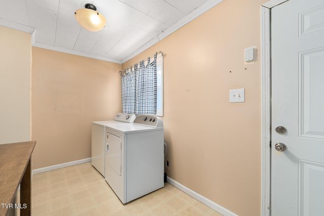 1253 Highway 321, Hampton, TN 37658