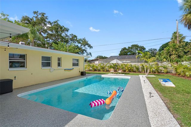 12271 137TH STREET N, Largo, FL 33774
