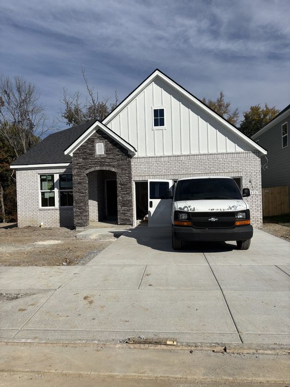 1038 Lionheart Drive, Hermitage, TN 37076