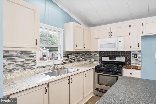 10 VINTAGE LN, Honey Brook, PA 19344
