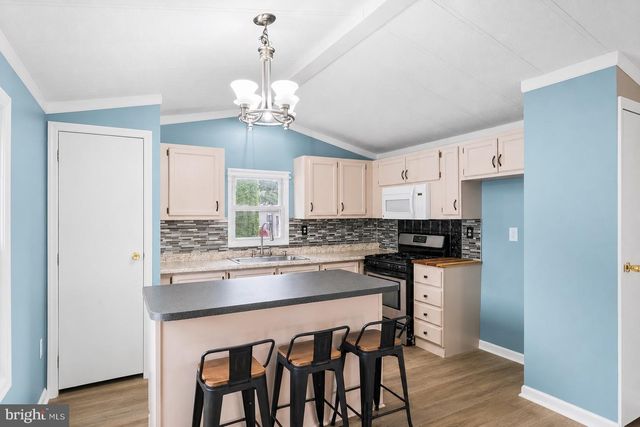 10 VINTAGE LN, Honey Brook, PA 19344