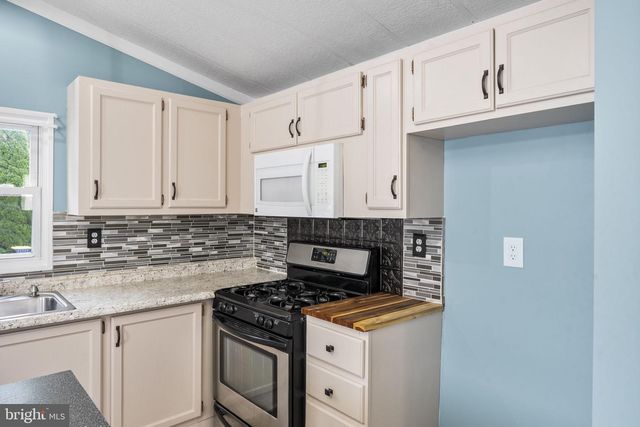 10 VINTAGE LN, Honey Brook, PA 19344