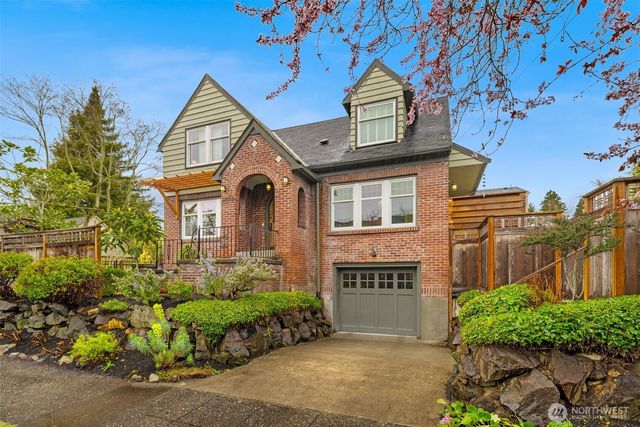 2502 E Roanoke Street, Seattle, WA 98112