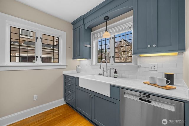 2502 E Roanoke Street, Seattle, WA 98112