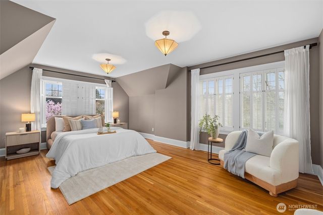 2502 E Roanoke Street, Seattle, WA 98112