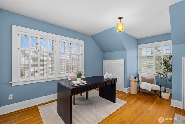 2502 E Roanoke Street, Seattle, WA 98112