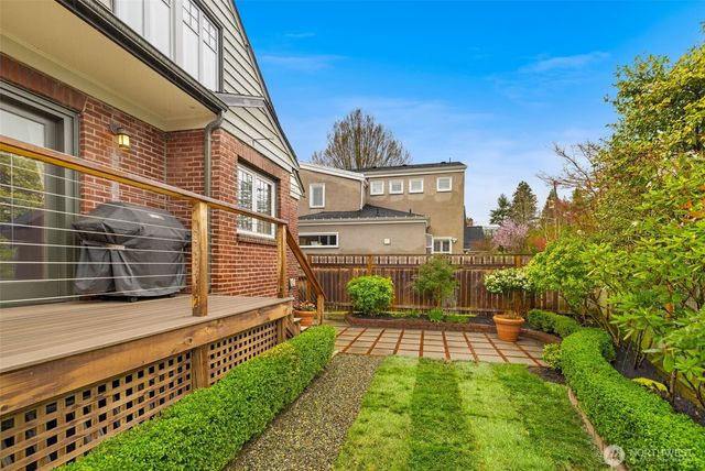 2502 E Roanoke Street, Seattle, WA 98112