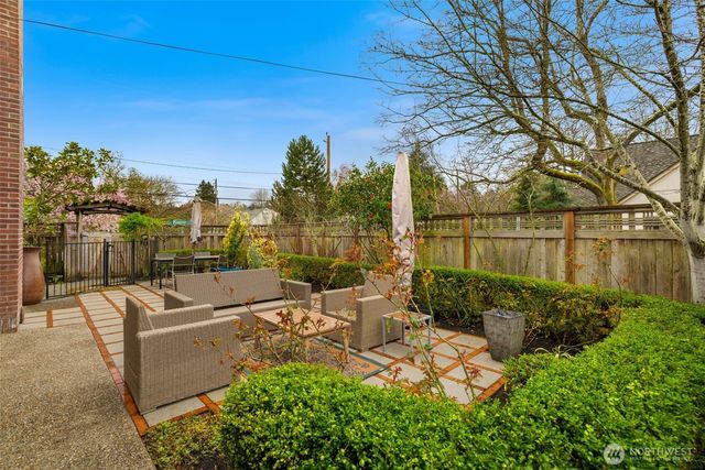 2502 E Roanoke Street, Seattle, WA 98112