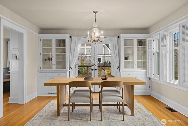 2502 E Roanoke Street, Seattle, WA 98112